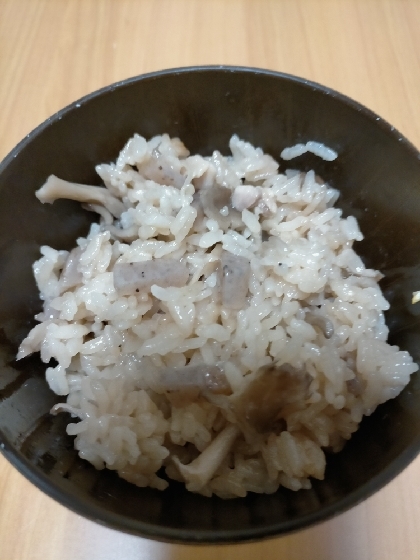 鶏むね肉と舞茸とこんにゃくで☆炊き込みごはん