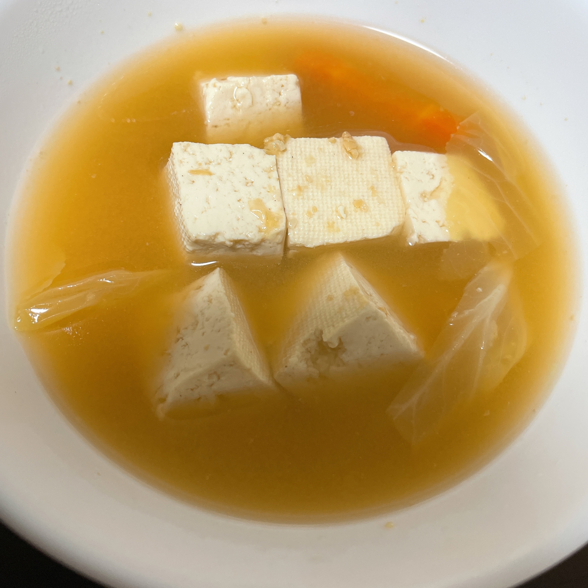 キャベツとにんじんと豆腐のお味噌汁