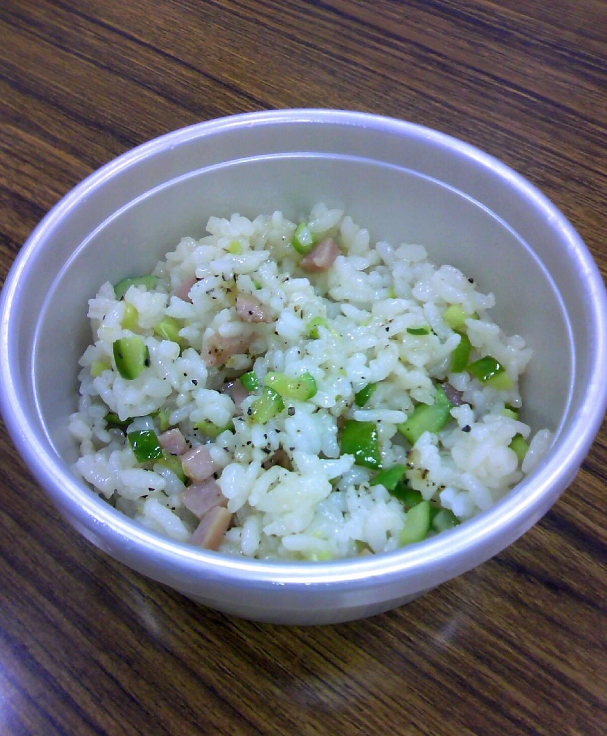めんつゆで味付け きゅうりとウィンナーの炒飯 レシピ 作り方 By Amnos73 楽天レシピ