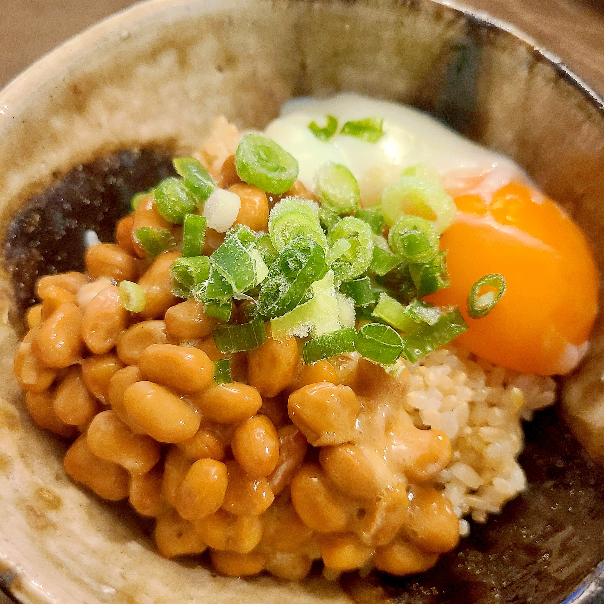 朝の活力！温玉納豆丼