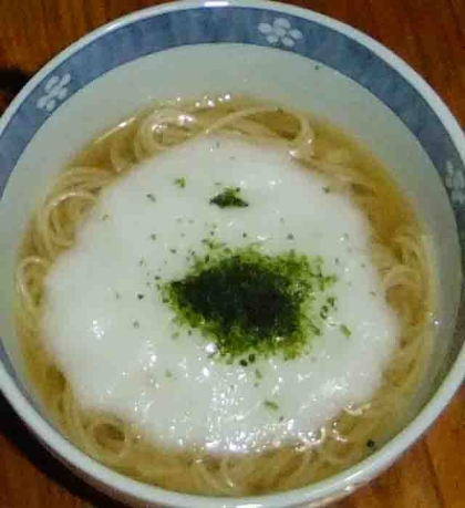 やまかけ好きなので
これ見て、即、食べたくなったので、年中食べているそうめんで、温かく作りました。
美味しかったです♪
そば台でまた作ります。ごちそうさま！！