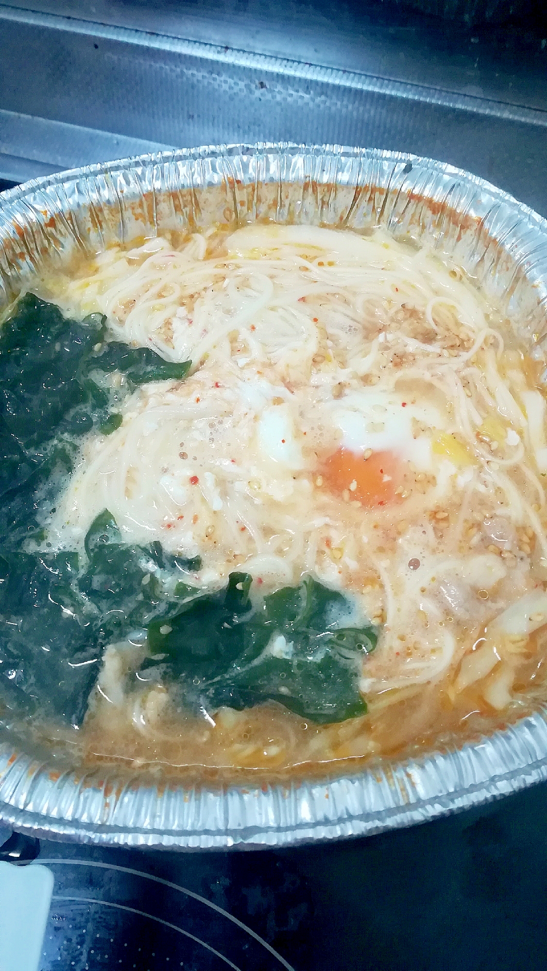 半熟卵とわかめのキムチ風味☆煮麺