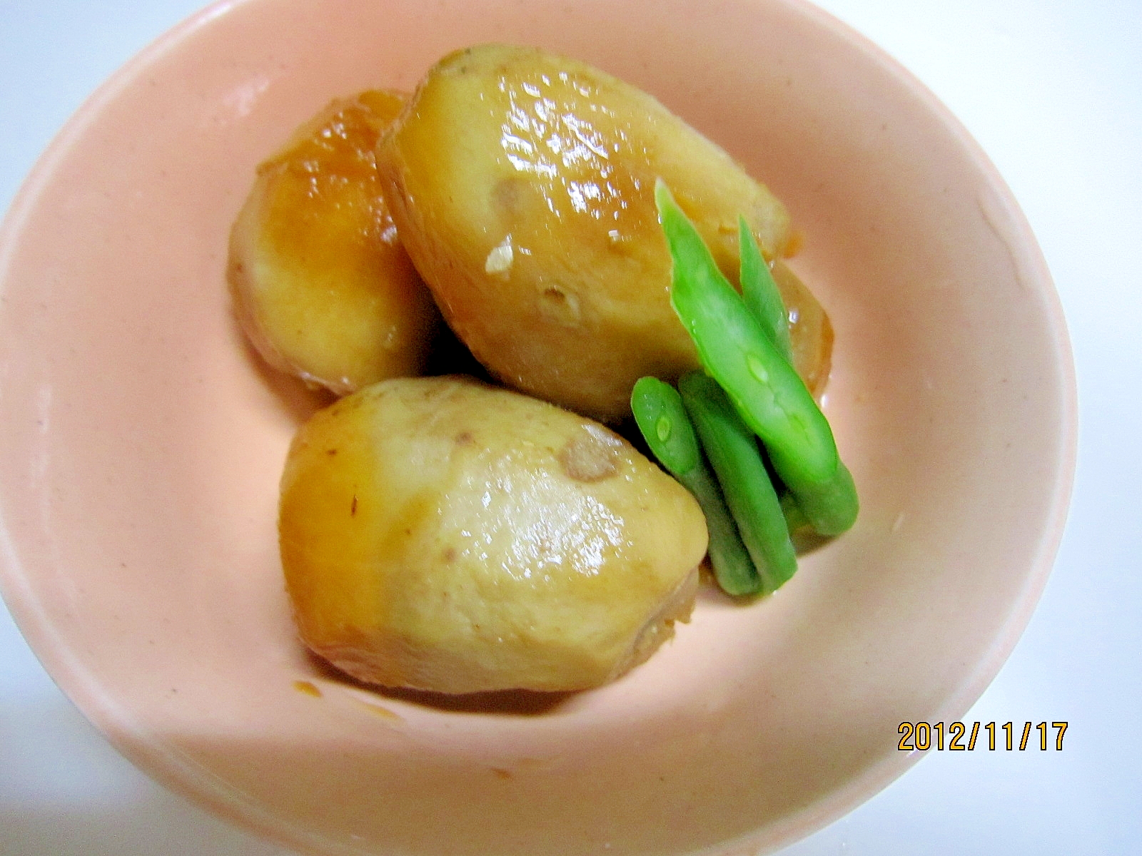 ずぼら飯(~_~;)生姜湯でサトイモ
