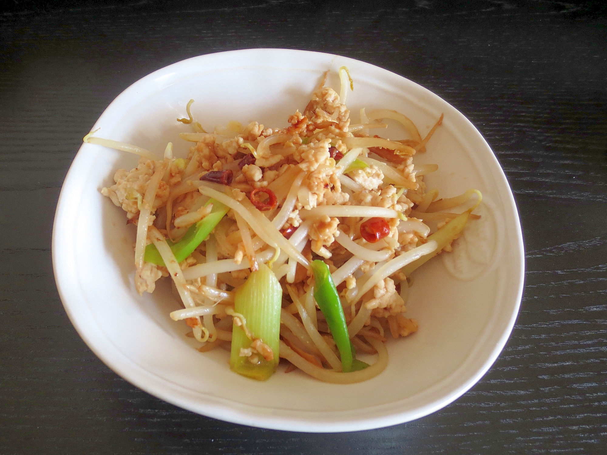 鶏ひき肉とねぎの辛みそ炒め