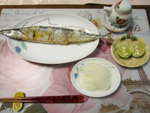 秋の味覚秋刀魚の塩焼きと大根おろし、スダチを添えて