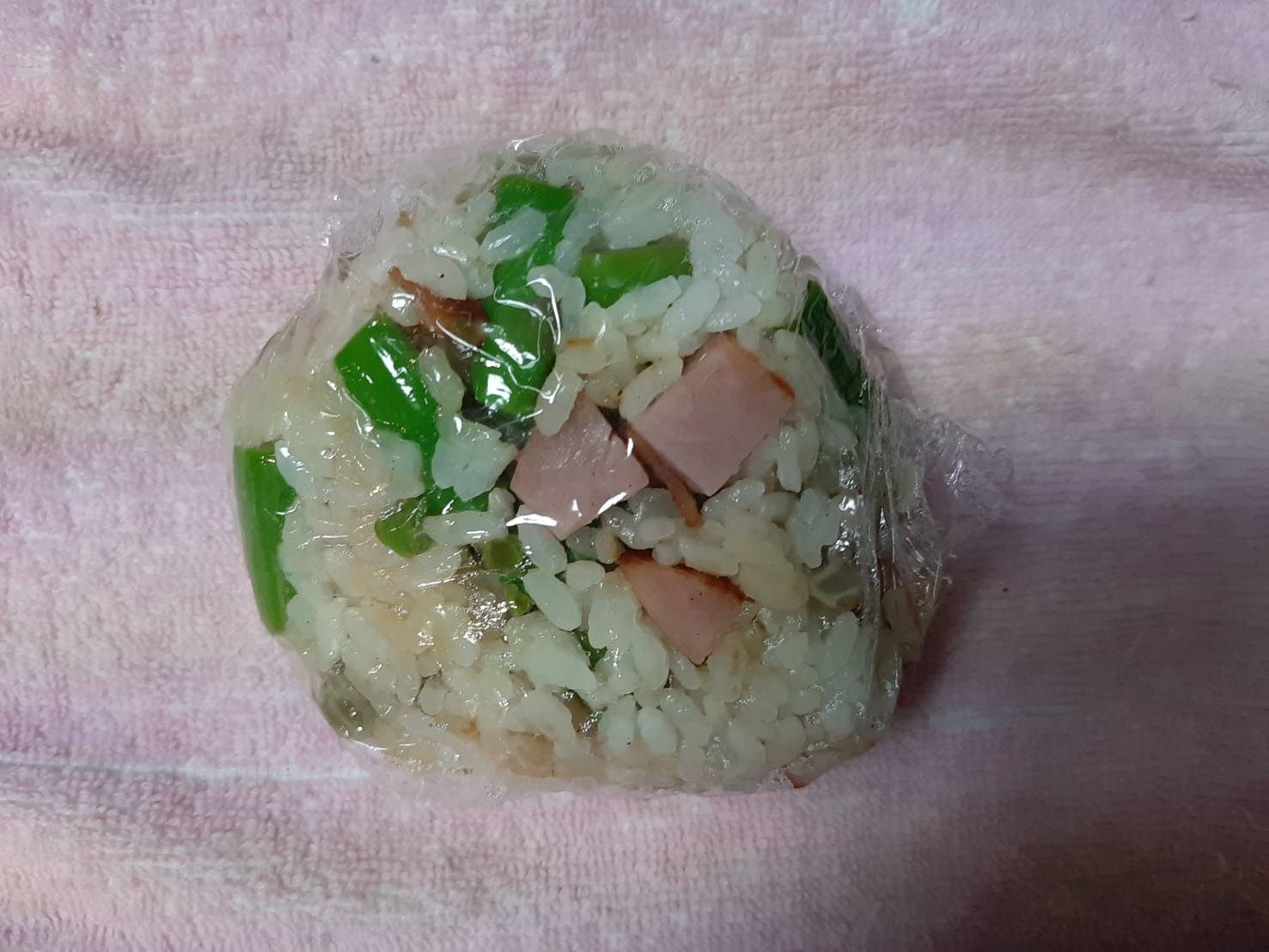 ハムアスパラ豆ごはんおにぎり