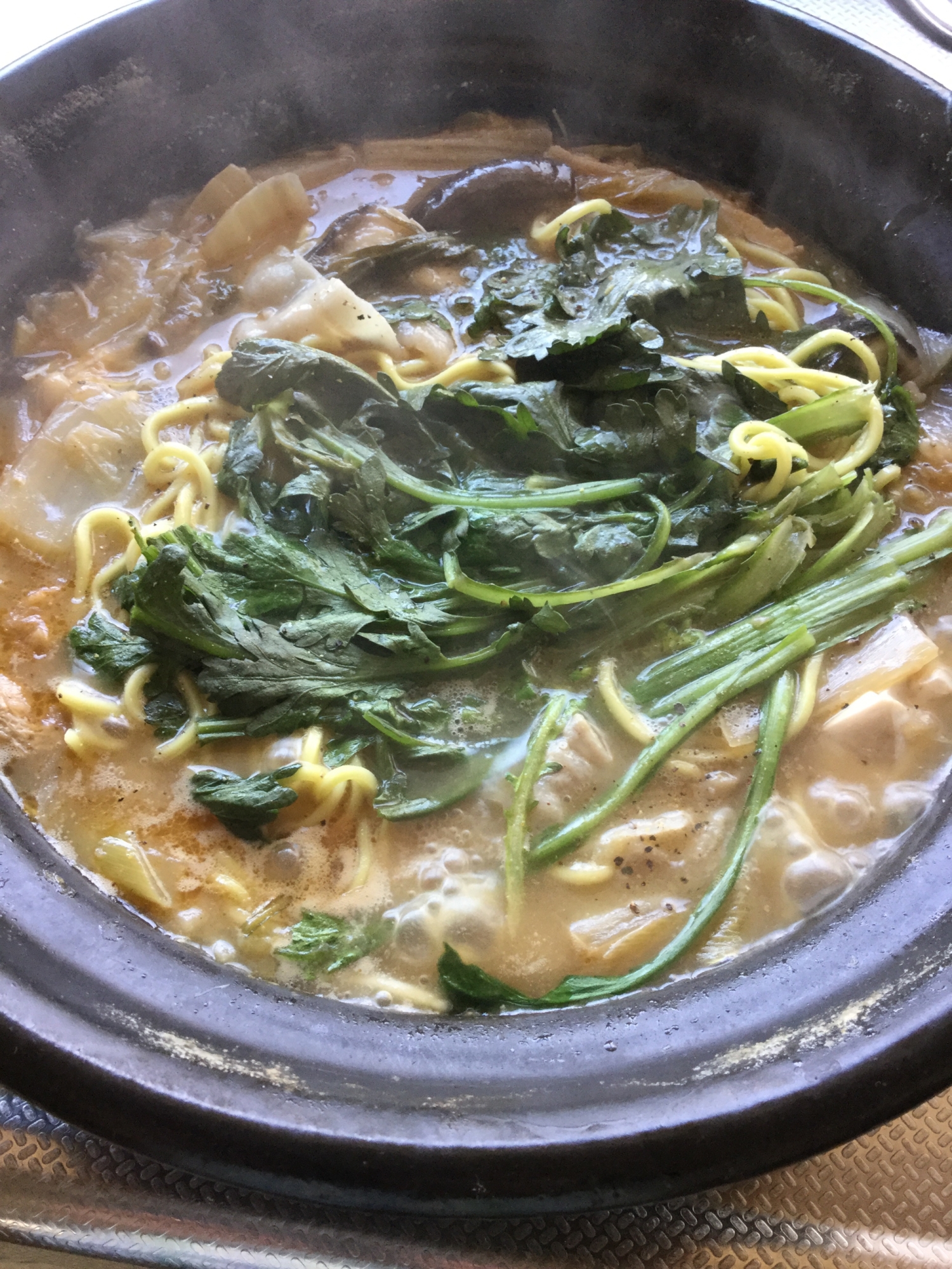 とんこつ醤油鍋の素でラーメン