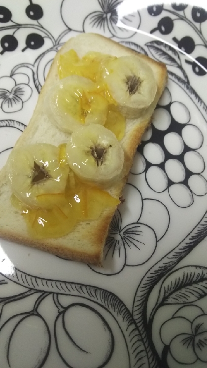 完熟バナナとマーマレードのトースト