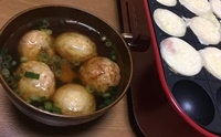 たこ焼きを作って、家族はソース、私は出汁でいただきました。すごくおいしかったので、いっぱい食べてしまいました。