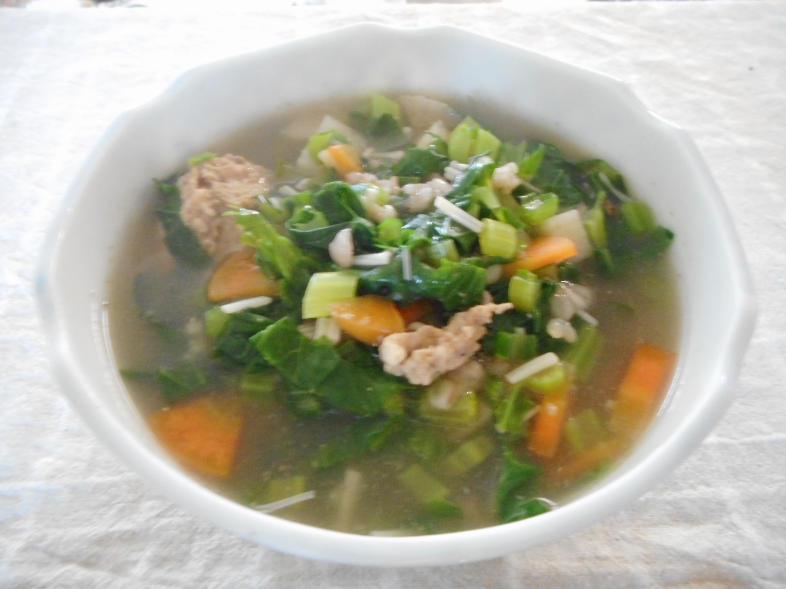 雑穀と青菜と肉団子のスープ