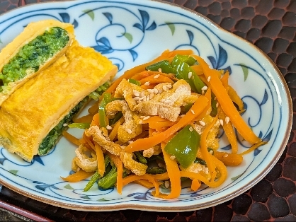 ご飯泥棒♡ピーマンとにんじんと油揚げの甘辛炒め