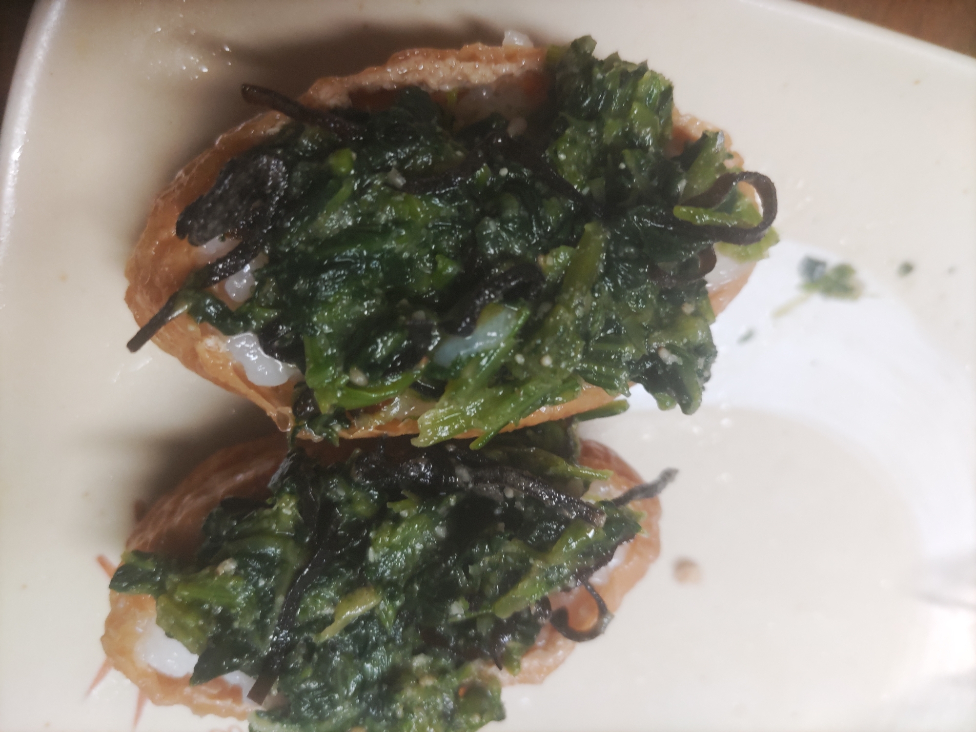 ほうれん草と塩こんぶ和え乗せいなり寿司