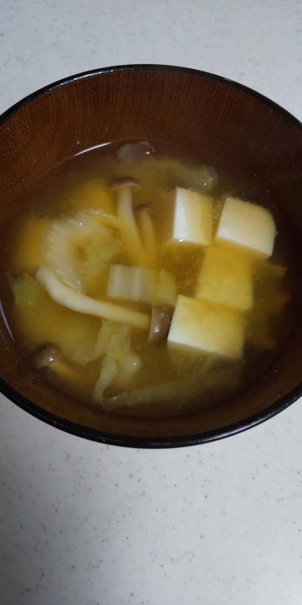 白菜と豆腐としめじのお味噌汁
