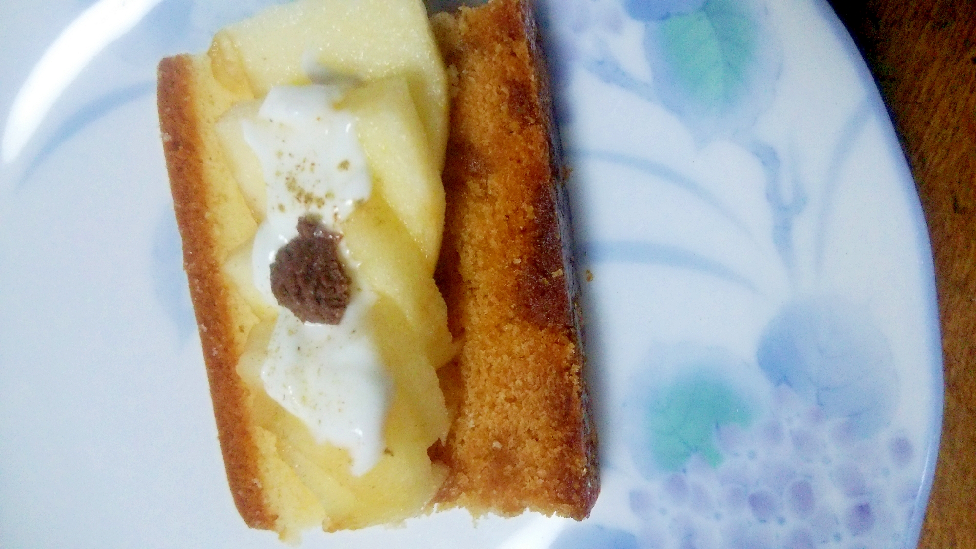 プレーン・ココアパウンドケーキで、リンゴヨーグルト