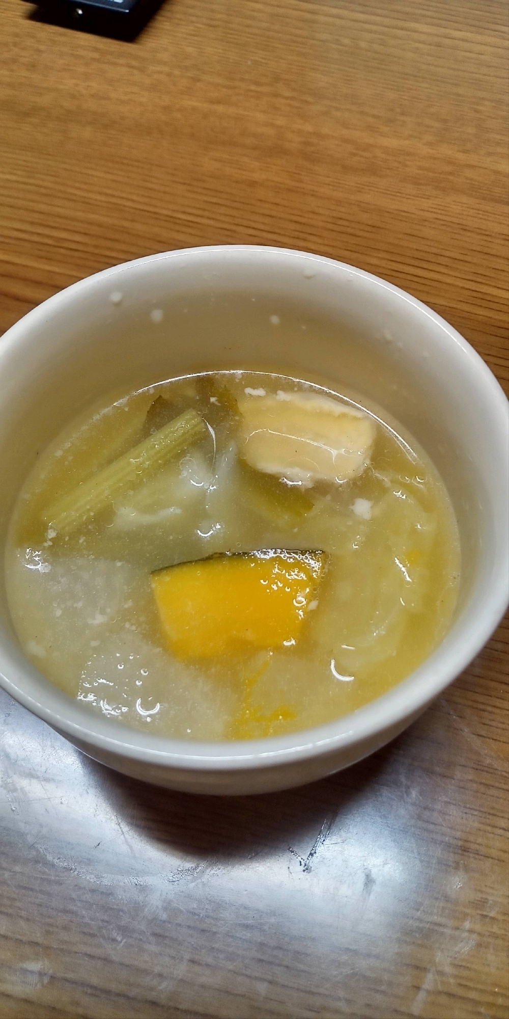 鶏軟骨の野菜スープ