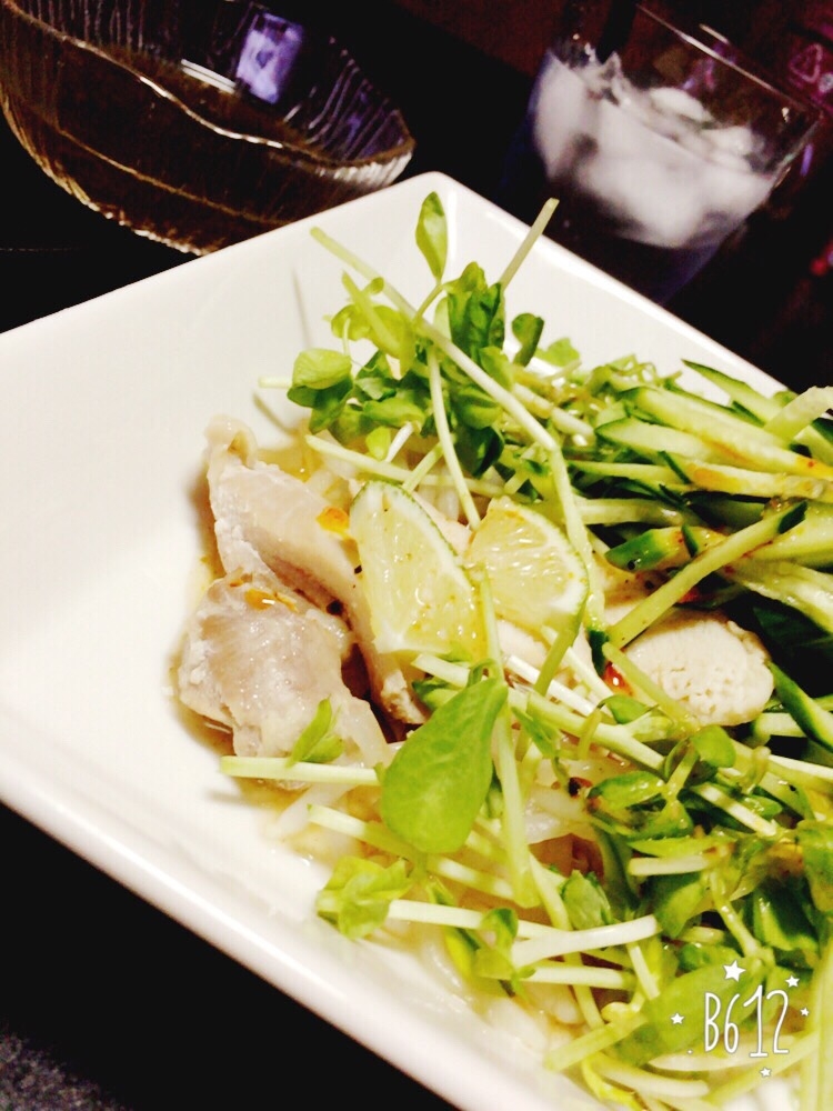 胸肉で！蒸し鶏と豆苗のライムソースかけ