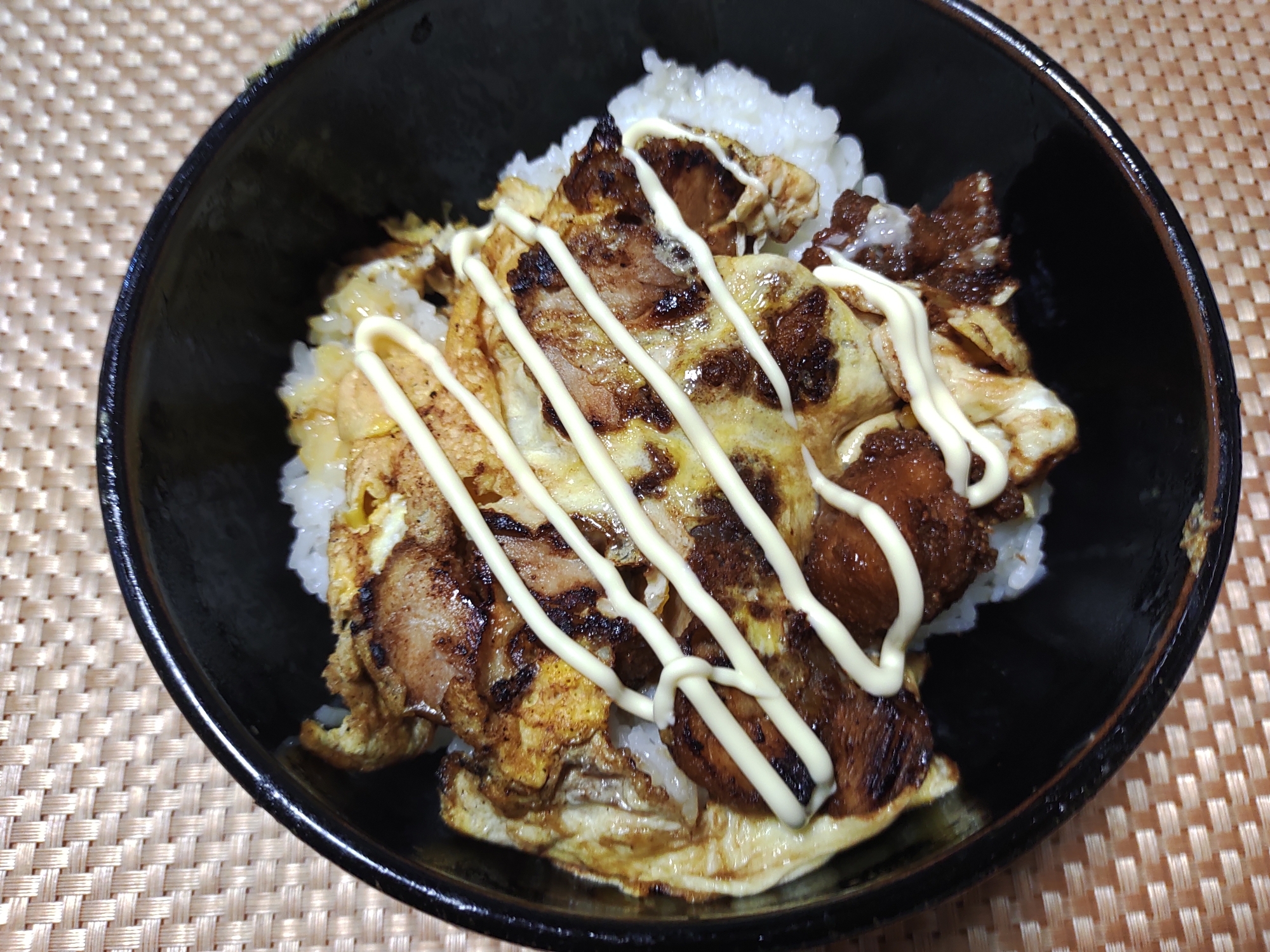 ソース鶏唐揚げのたまご丼