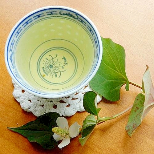 5分 ドクダミなのに美味 お花のハーブティー レシピ 作り方 By ジョン リーバス 楽天レシピ 5分 ドクダミなのに美味 お花のハーブティー レシピ 作り方 By ジョン リーバス 楽天レシピ