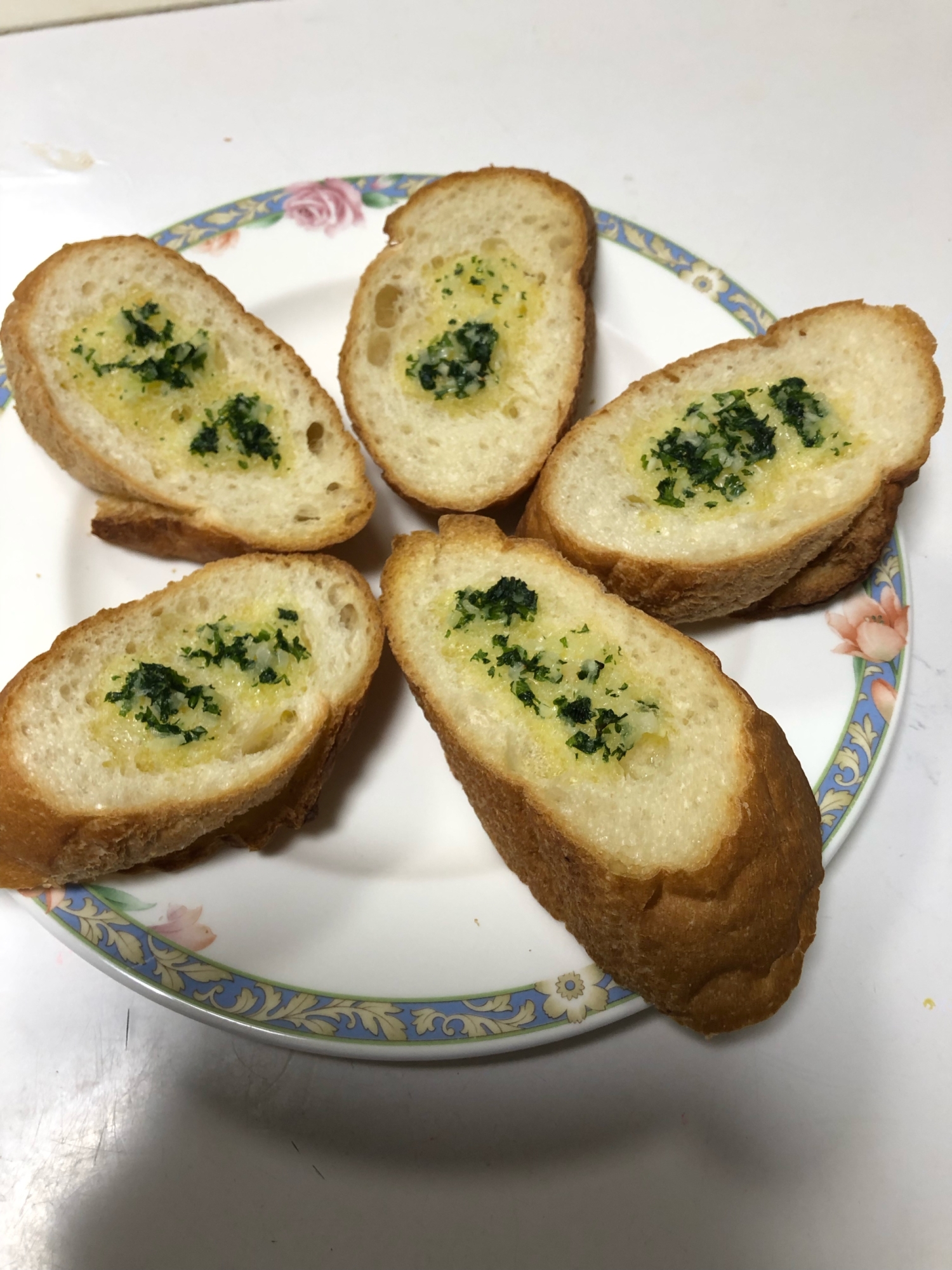 パセリの風味が魅力的 ガーリックバターの作り方 レシピ 作り方 By Aya Mama 楽天レシピ