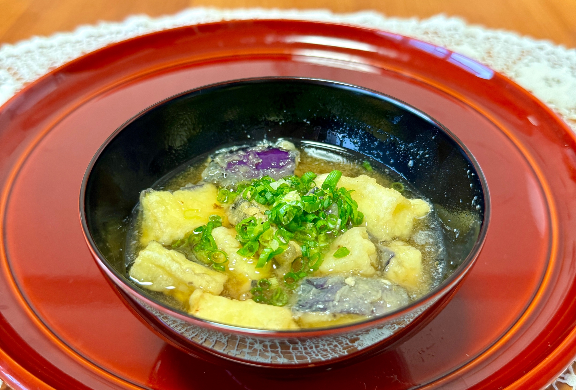 衣がとろっと溶けてオイシソー♬揚げ茄子の☆味噌汁