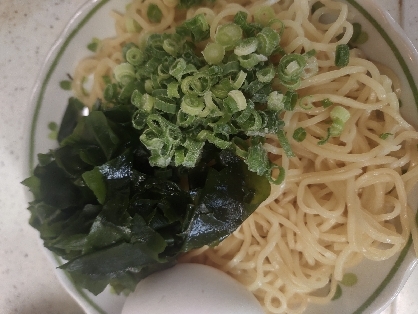 刻み昆布とそうめんふしと油揚げの味噌汁