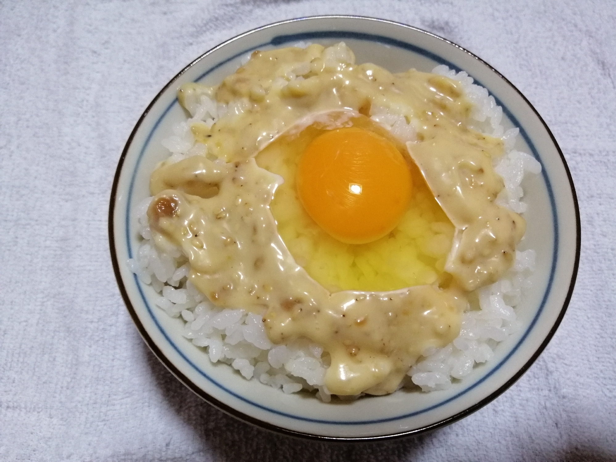 超簡単！ごま味噌だれで作る卵かけご飯