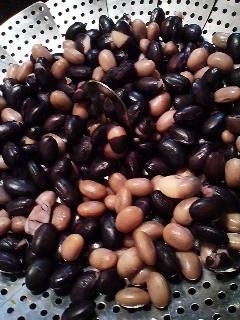 今度は黒豆と大豆のmixで。大豆が少々そまってますが…。どちらもうまいです！