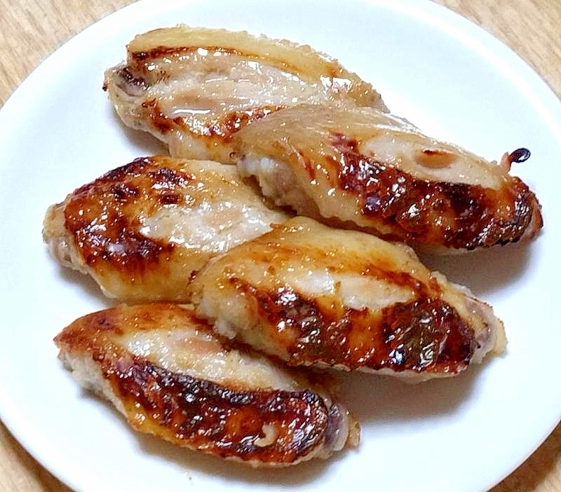 にんにくと塩麹で漬けた手羽先