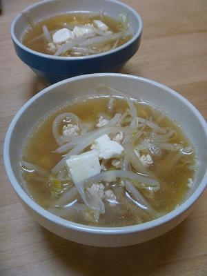 鶏挽肉ともやしたっぷりの和風のコンソメスープ レシピ 作り方 By Marimomo 楽天レシピ