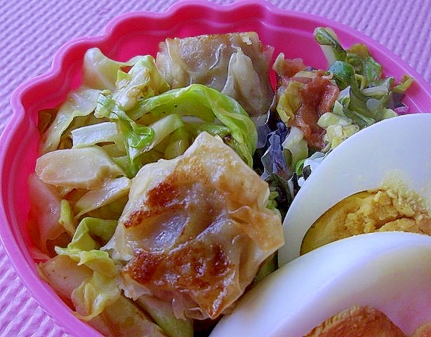 お弁当に＊簡単＊きゃべつとチルド焼売の醤油炒め