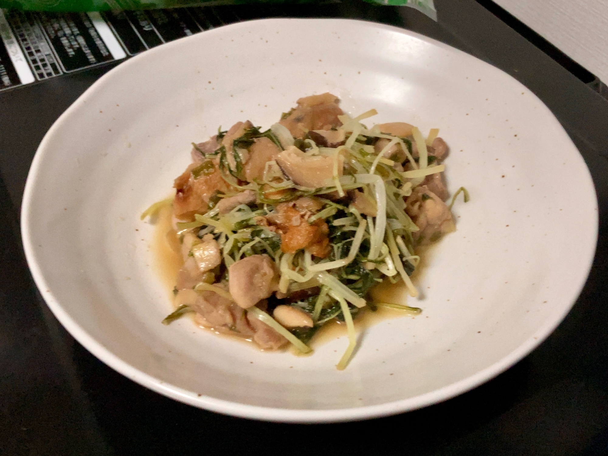 水菜と豚鳥肉のバタポン炒め