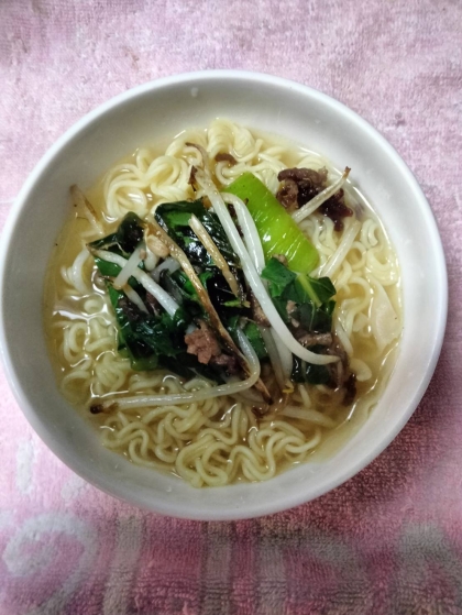 野菜炒めのせ★ラーメン