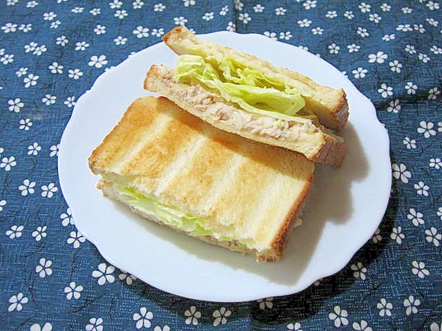 ツナとレタスのトーストサンド