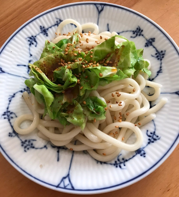 ピリ辛春キャベツのせ冷やしうどん