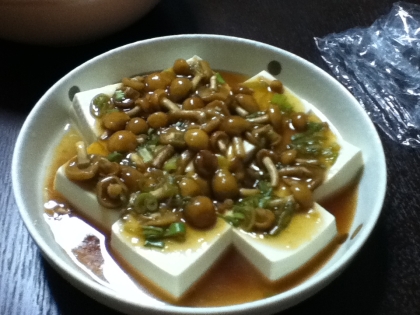 湯豆腐の上に乗せました(*ﾟｰﾟ*)
生姜入りで、とっても美味しかったです♪