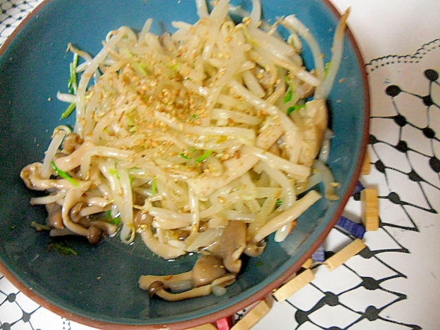 鶏ガラスープのもとで味付け しめじともやしナムル レシピ 作り方 By ミスチバス 楽天レシピ