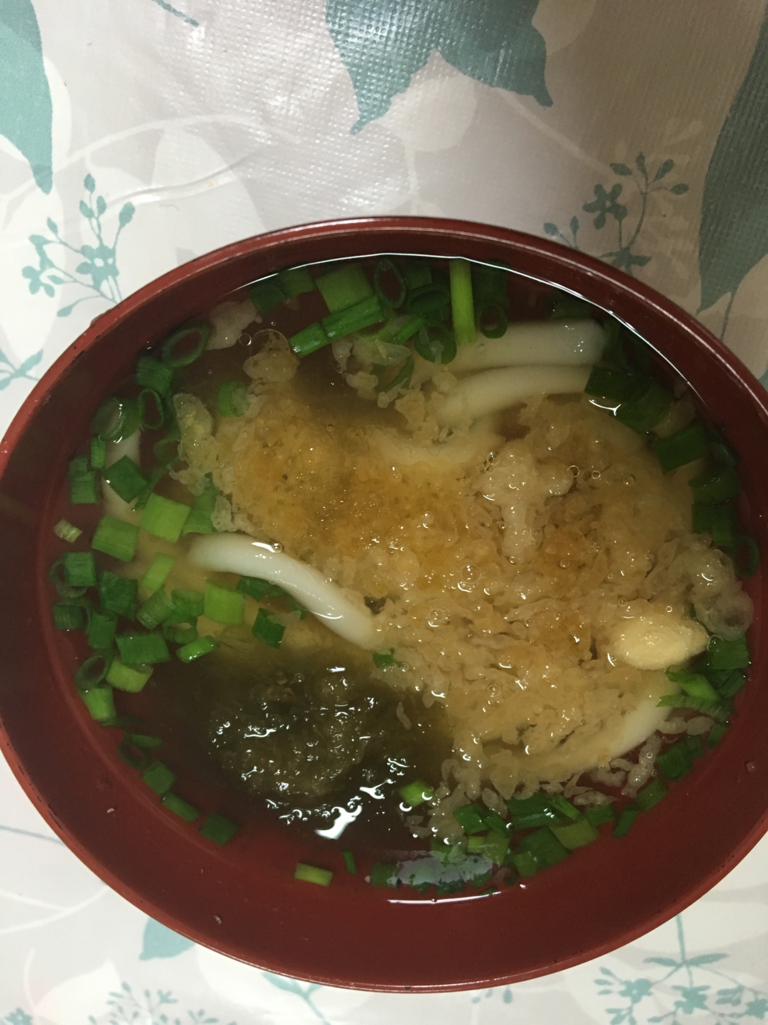 とろろ昆布と手作り天かすのうどん(o^^o)