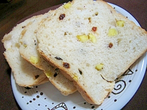 おさつレーズン食パン