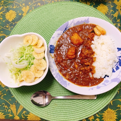 さつまいもカレー甘くて♡ｵｨｼｨෆˎˊ˗❛ั◡❛ั ෆ˚*バナナサラダを添えました♪