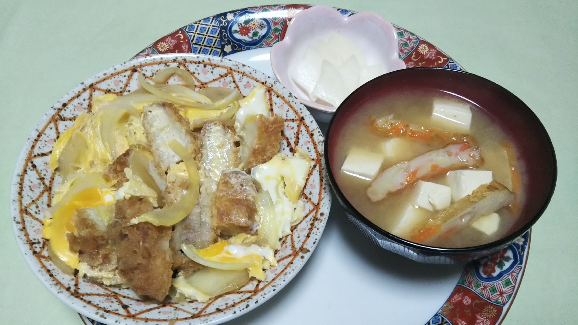 カツ煮と野菜揚げ入り豆腐の味噌汁と大根の糠漬け☆