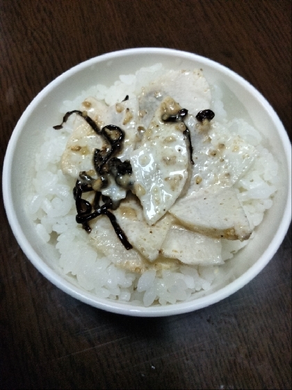 大根と塩昆布とごまとマヨごま油サラダのせご飯