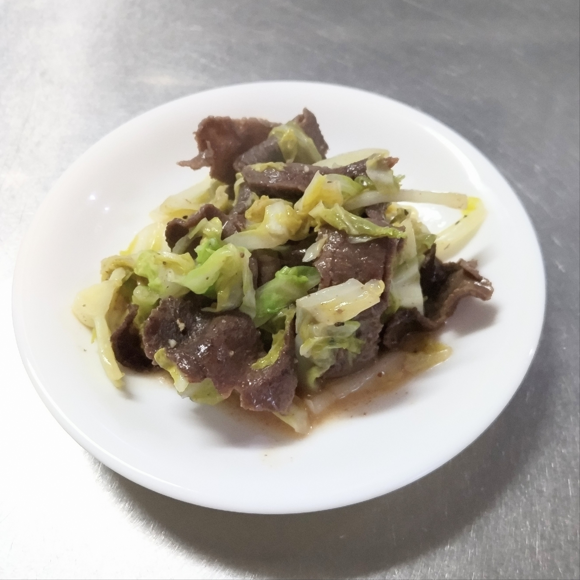 牛タンと春キャベツの炒め物