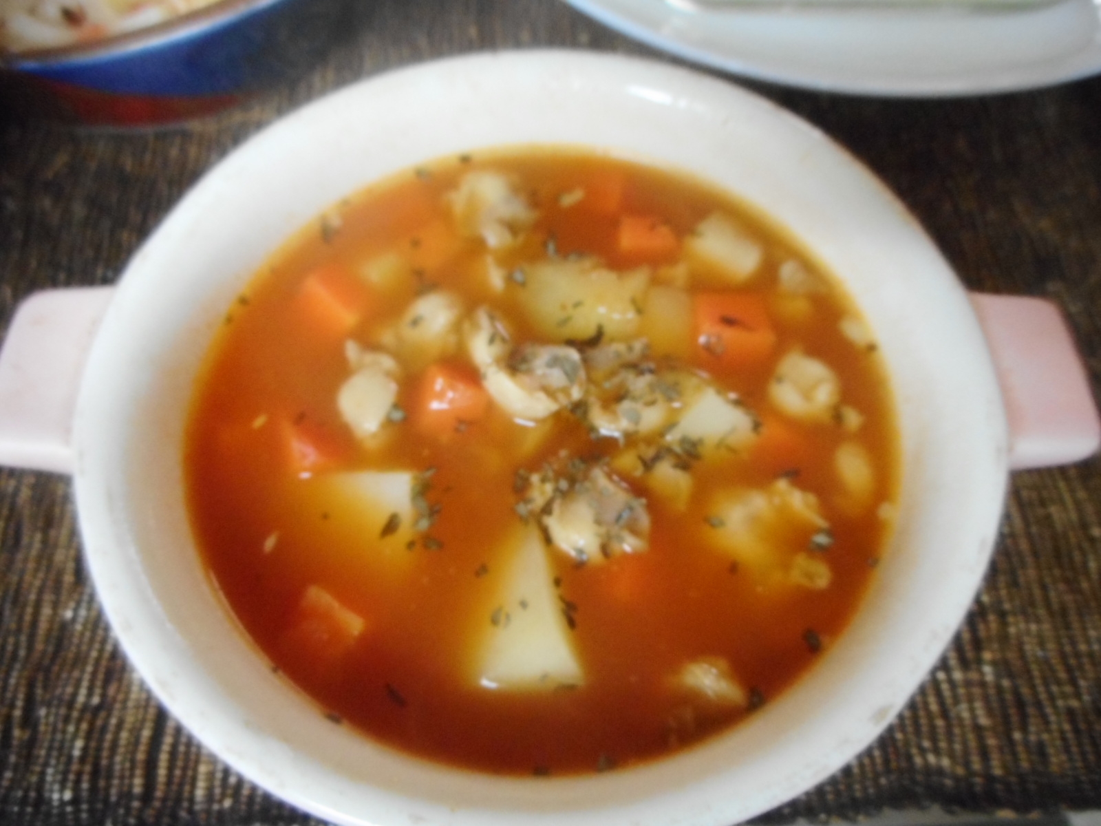 鶏軟骨とニンジンのトマトスープ