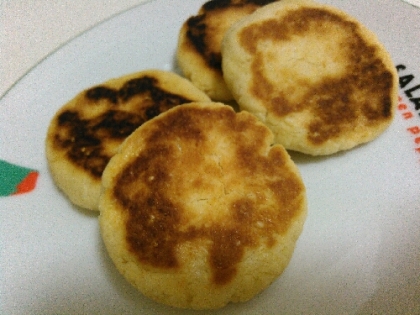 ちょっと焦げ気味ですがちゃんとクッキーの味になっていました。
とっても美味しかったです♡
ご馳走さま♡(*^^*)♡