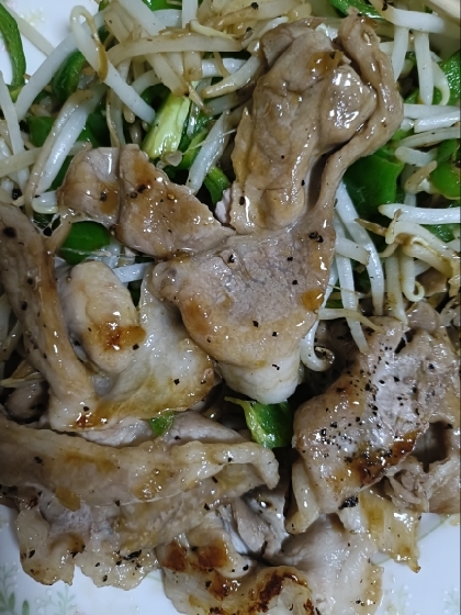 米麺の豚バラ肉とピーマン炒め