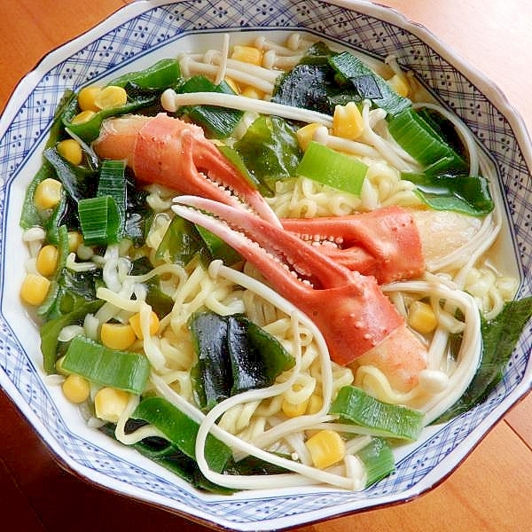 まな板なし6分!インスタント塩ラーメンをカニ爪で♪