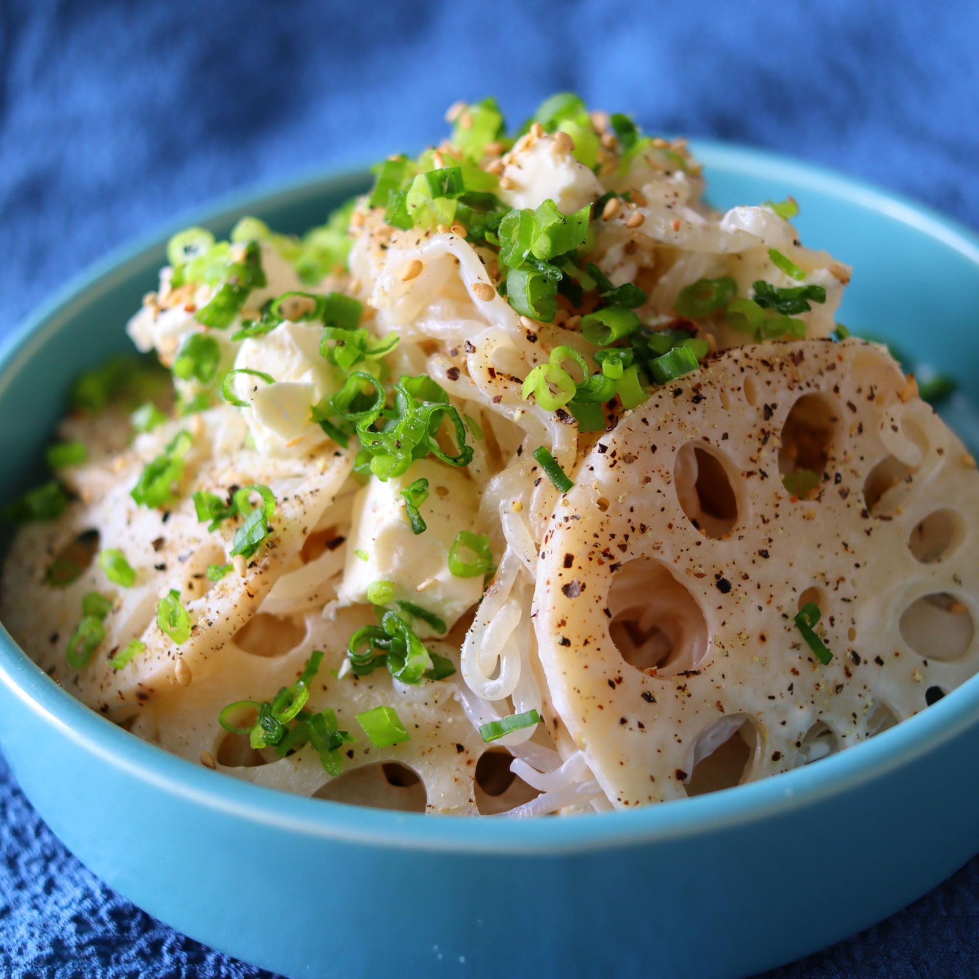 黒胡椒を効かせて♡蓮根&白滝のクリームチーズサラダ