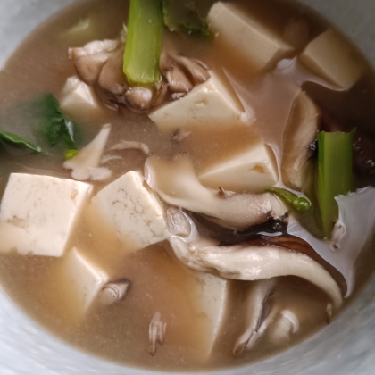 きのこと葉物野菜の味噌汁