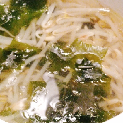ニンニク香る✨もやしワカメ中華スープ
