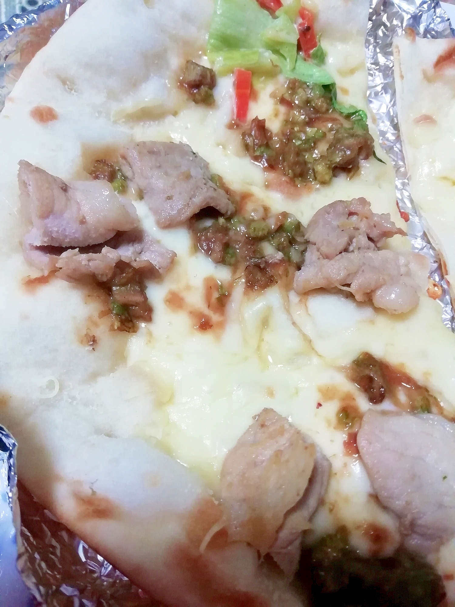 ふき味噌と豚肉のチーズピザ